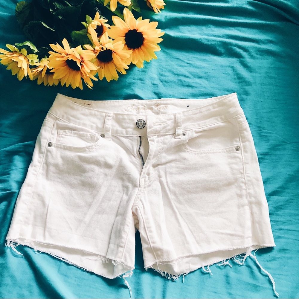 white american eagle shorts 🌨